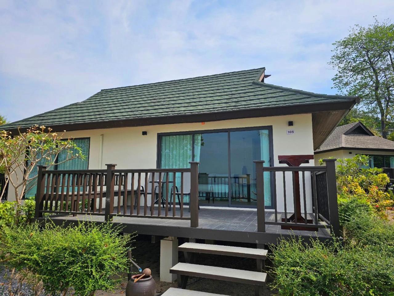 Phi Phi Holiday Resort, Leam Tong Beach Номер фото