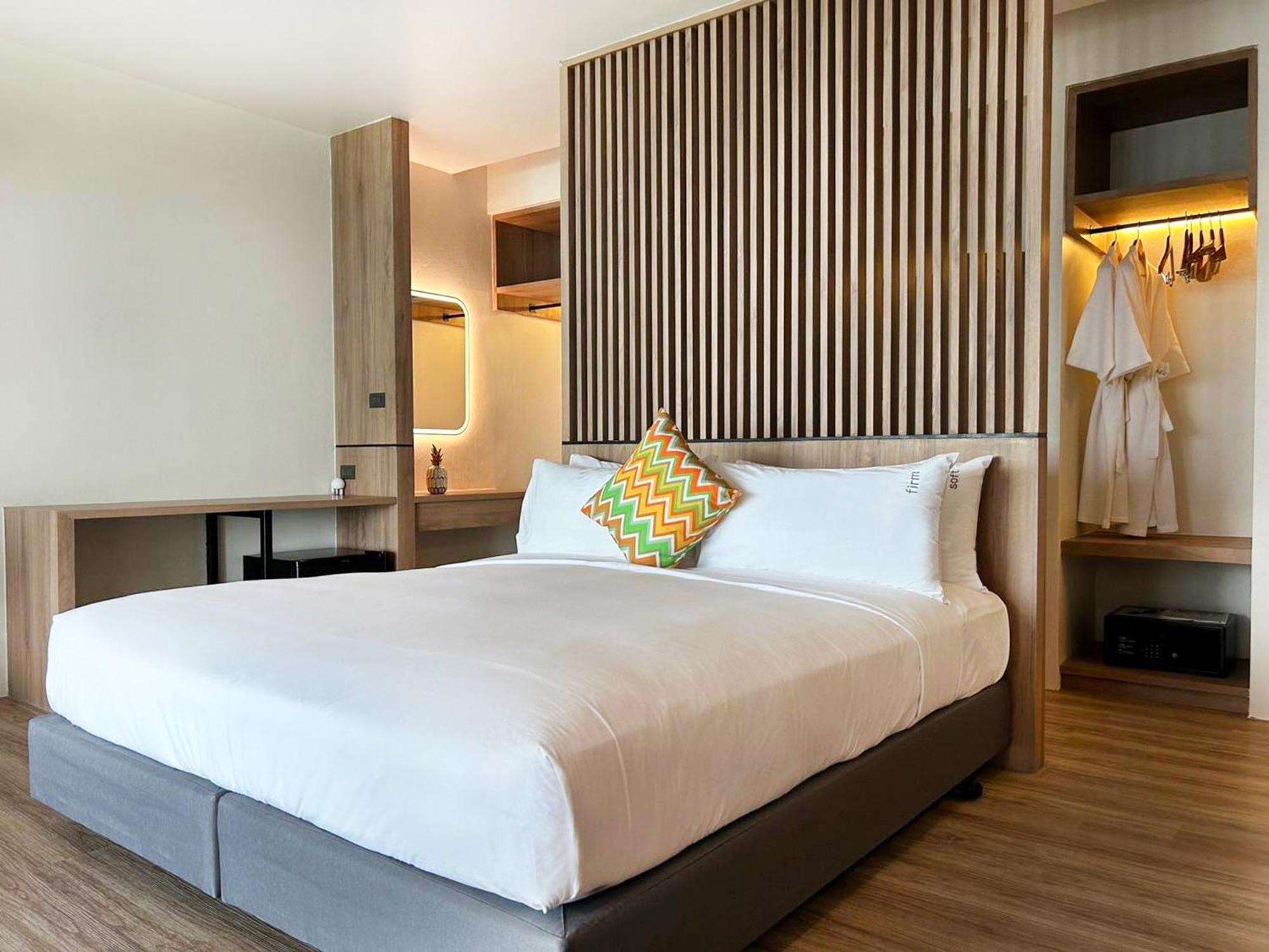 Phi Phi Holiday Resort, Leam Tong Beach Экстерьер фото