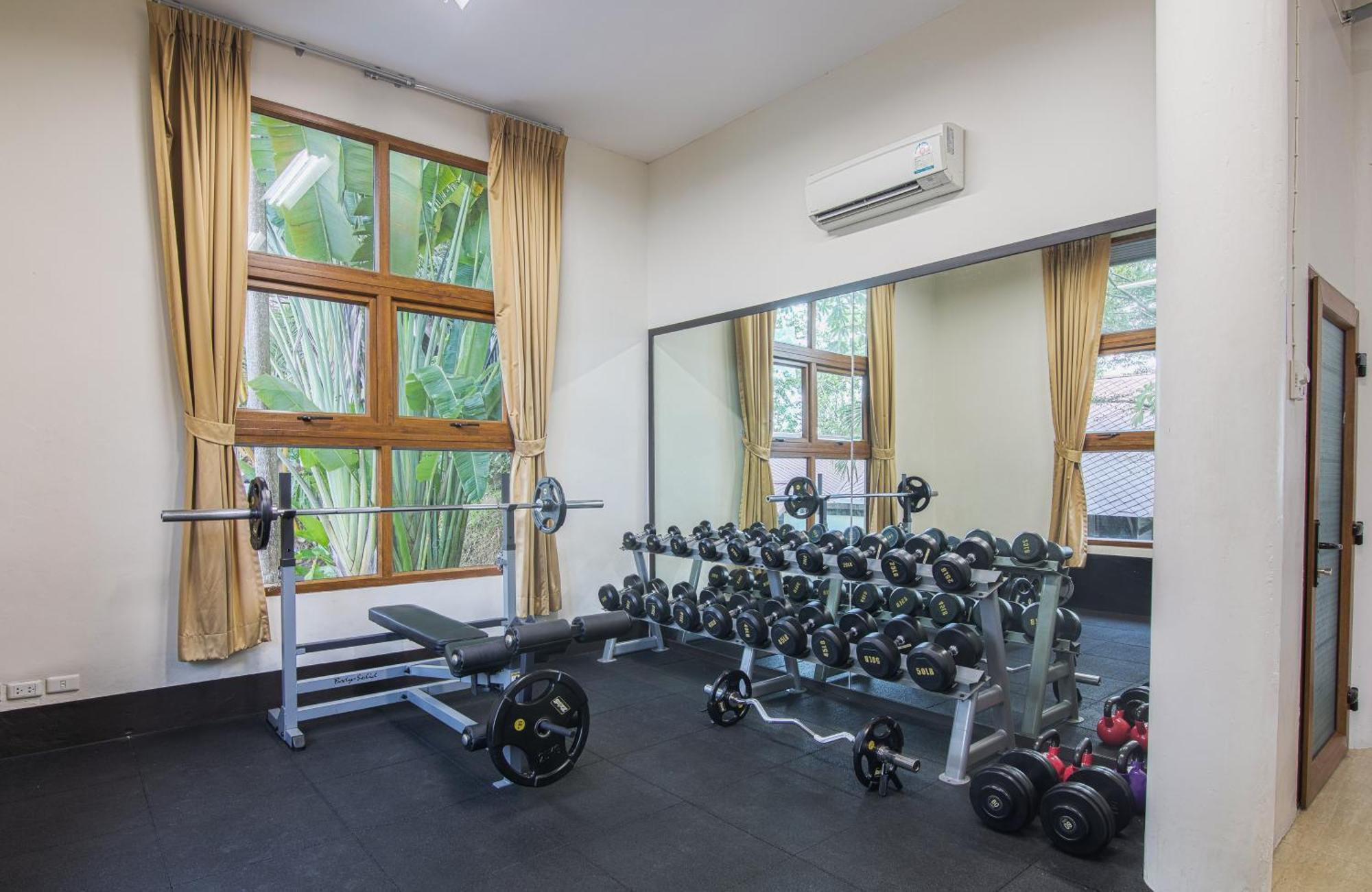 Phi Phi Holiday Resort, Leam Tong Beach Экстерьер фото