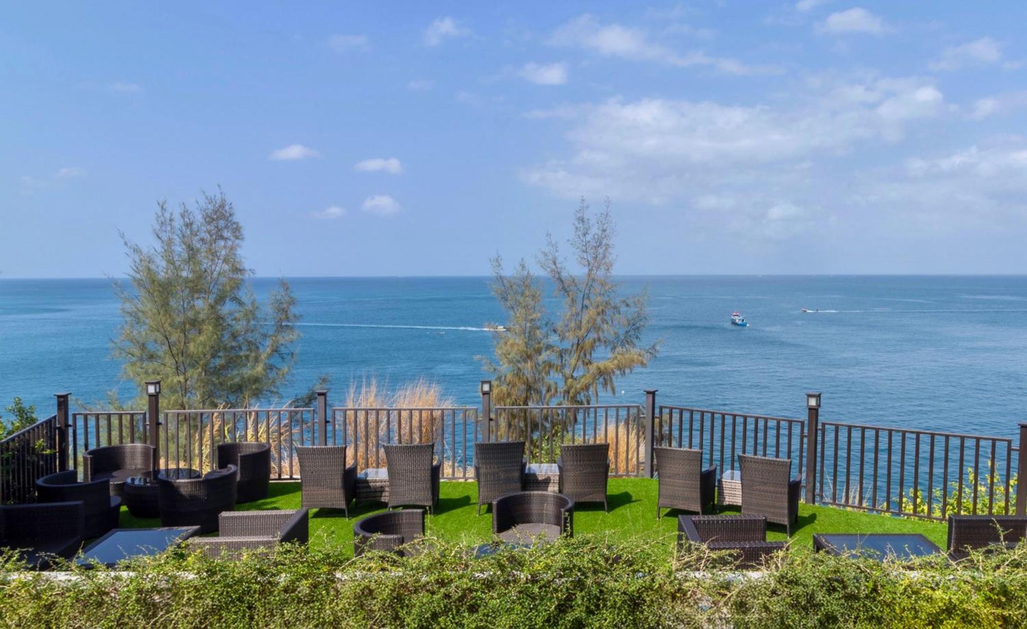 Phi Phi Holiday Resort, Leam Tong Beach Экстерьер фото