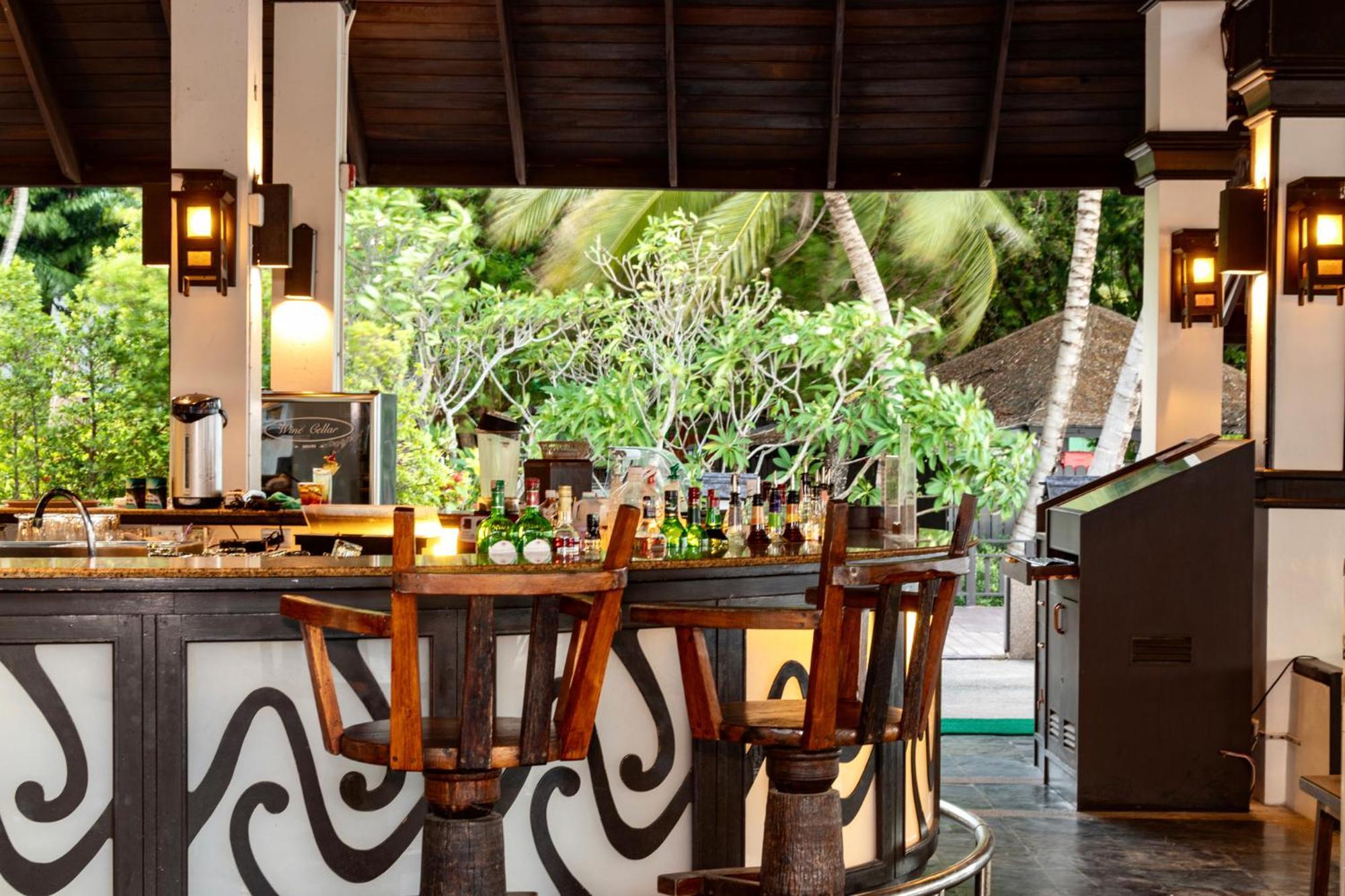 Phi Phi Holiday Resort, Leam Tong Beach Экстерьер фото